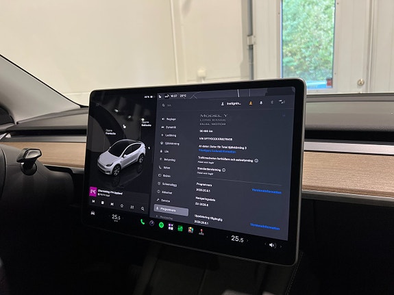 Tesla Model Y 20 of 29