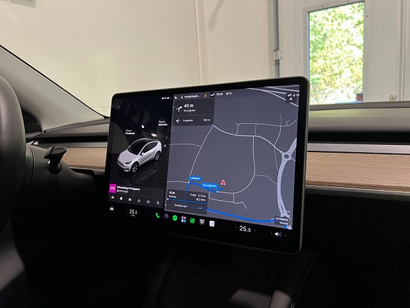 Tesla Model Y 21 of 29