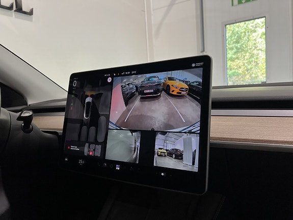 Tesla Model Y 22 of 29