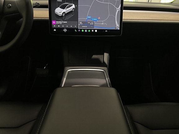 Tesla Model Y 18 of 29