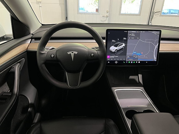 Tesla Model Y 17 of 29