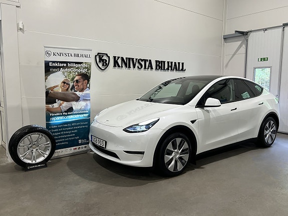 Tesla Model Y 13 of 29