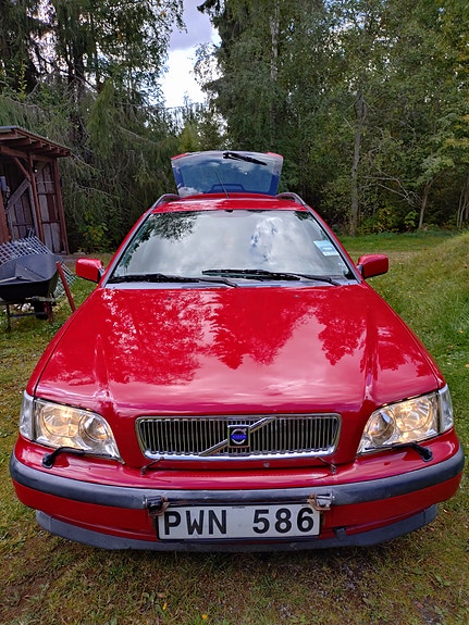 Volvo V40 2 of 12