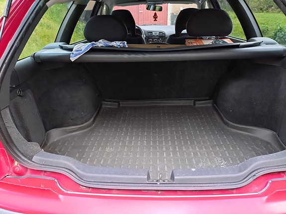 Volvo V40 11 of 12
