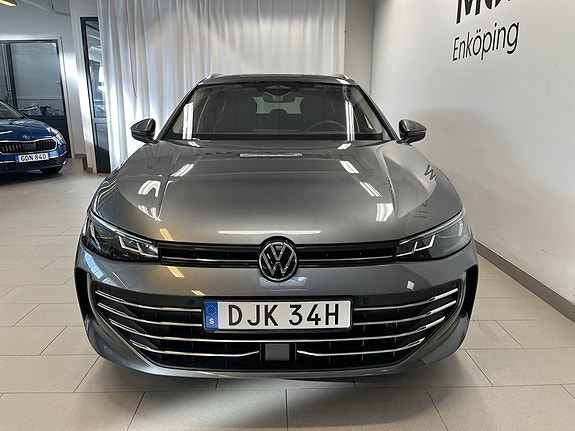 Volkswagen Passat 5 of 22