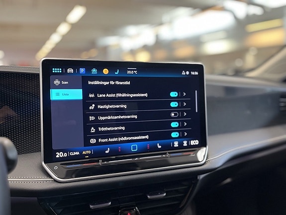 Volkswagen Passat 17 of 22