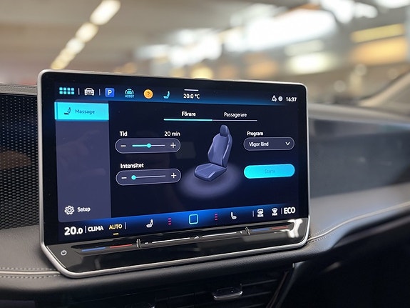 Volkswagen Passat 19 of 22