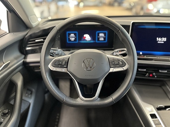 Volkswagen Passat 10 of 22