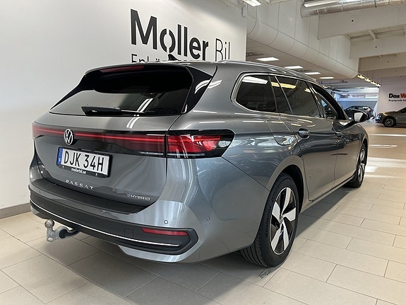 Volkswagen Passat 4 of 22