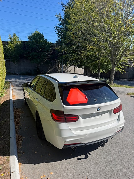 BMW 320d 2 of 7