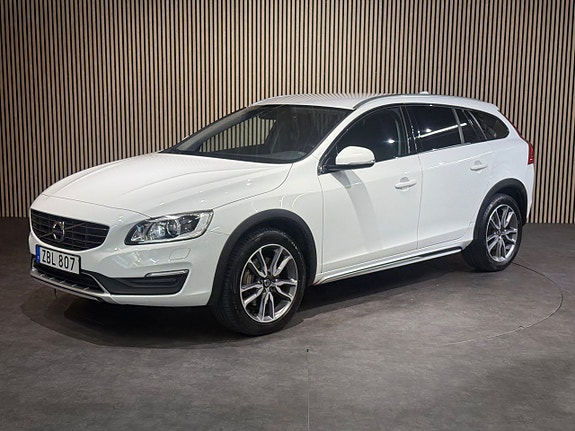Volvo V60 Cross Country 8 of 24