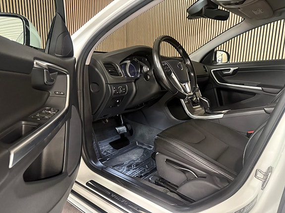 Volvo V60 Cross Country 10 of 24