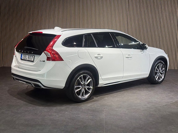 Volvo V60 Cross Country 4 of 24