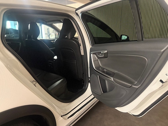 Volvo V60 Cross Country 21 of 24