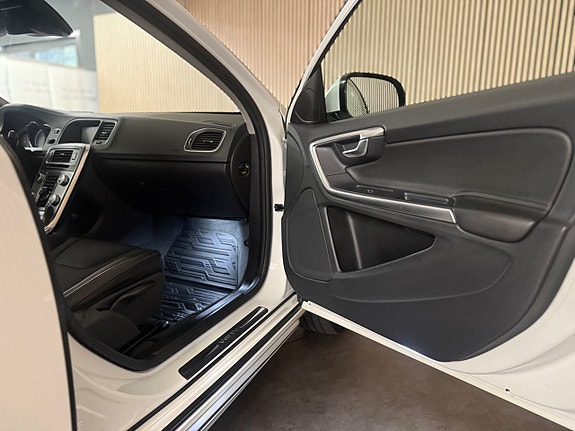 Volvo V60 Cross Country 23 of 24