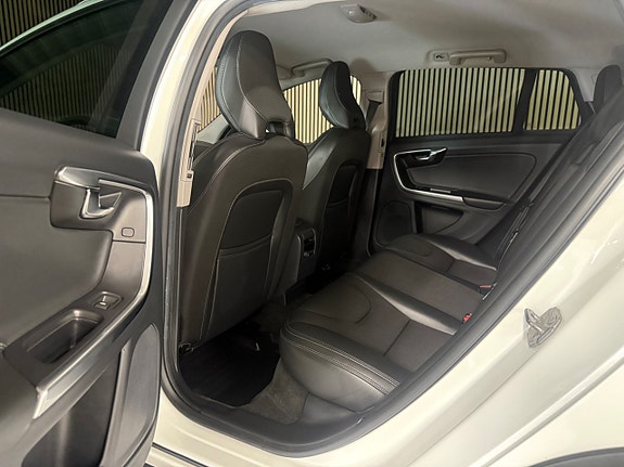 Volvo V60 Cross Country 12 of 24