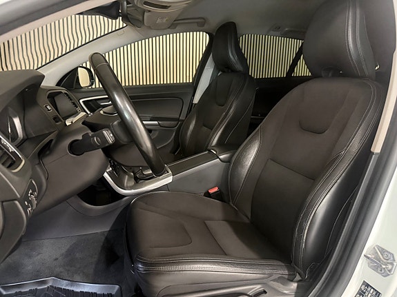 Volvo V60 Cross Country 11 of 24
