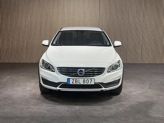 Volvo V60 Cross Country 9 of 24
