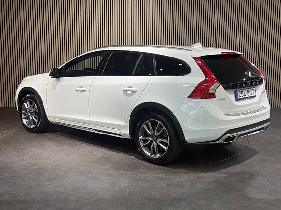 Volvo V60 Cross Country 6 of 24