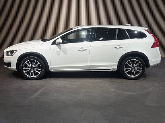 Volvo V60 Cross Country 7 of 24