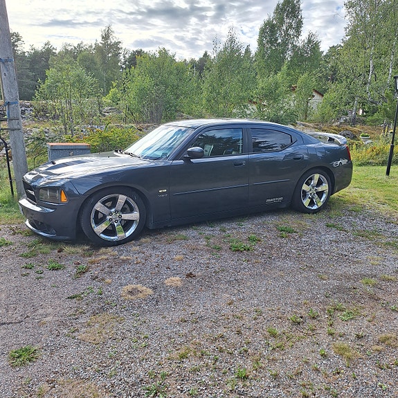 Dodge Charger 6 of 8