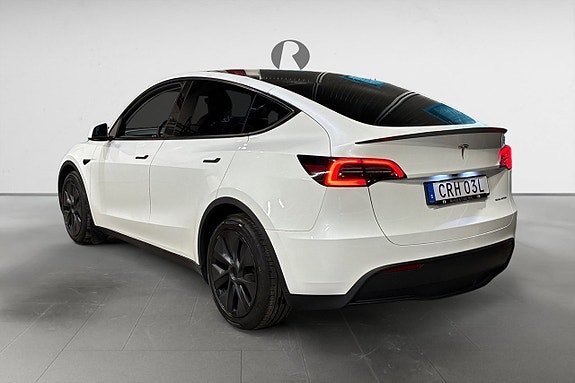 Tesla Model Y 5 of 19