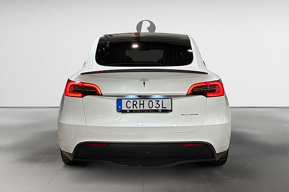 Tesla Model Y 6 of 19
