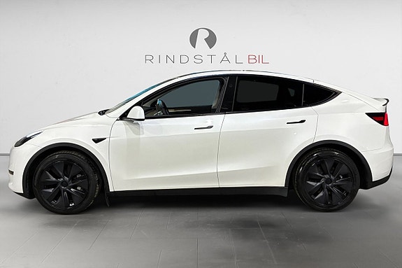 Tesla Model Y 4 of 19