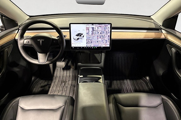 Tesla Model Y 12 of 19