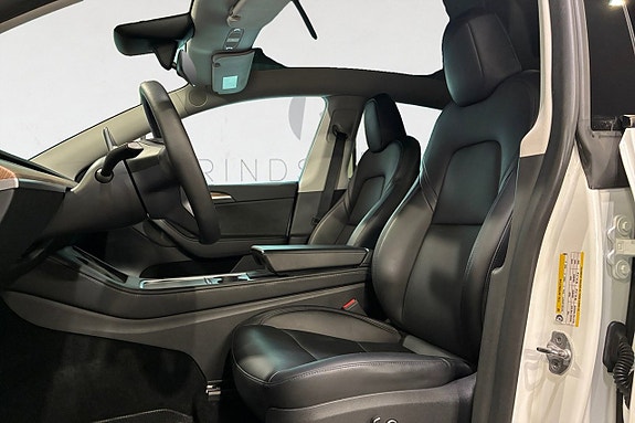 Tesla Model Y 3 of 19