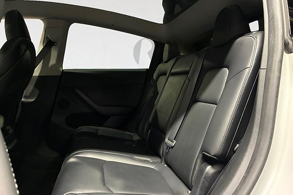 Tesla Model Y 15 of 19