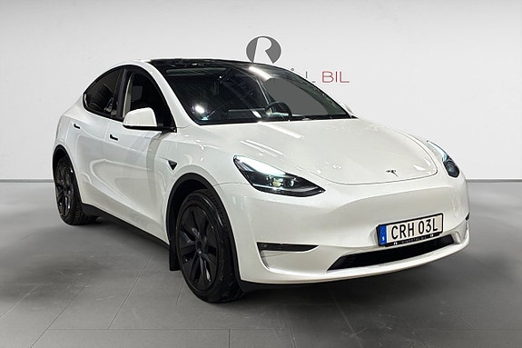 Tesla Model Y 9 of 19