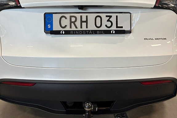 Tesla Model Y 11 of 19