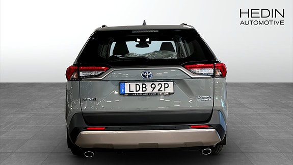 Toyota RAV4 7 of 14