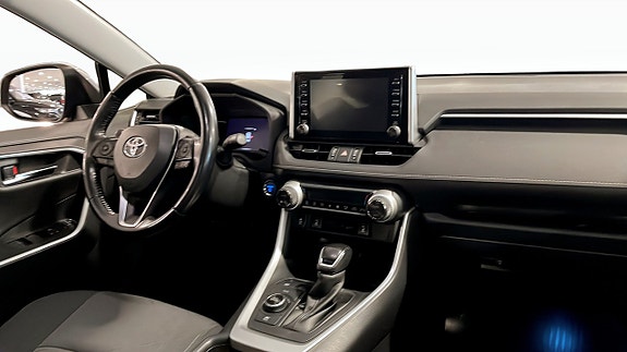 Toyota RAV4 4 of 14