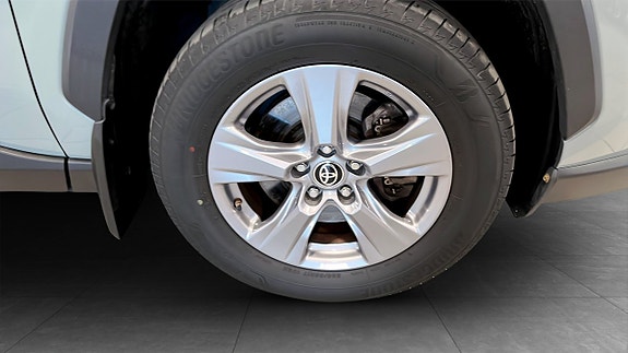 Toyota RAV4 9 of 14