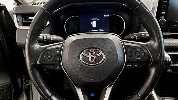 Toyota RAV4 5 of 14