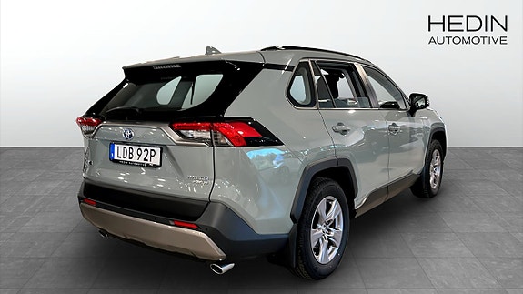 Toyota RAV4 2 of 14