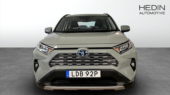 Toyota RAV4 8 of 14