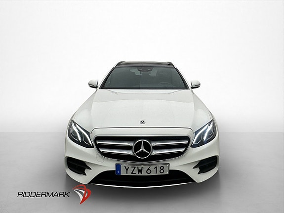 Mercedes-Benz E400 2 of 30