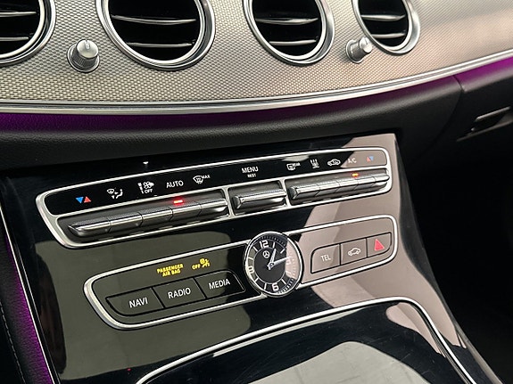 Mercedes-Benz E400 26 of 30