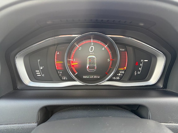 Volvo XC60 14 of 20