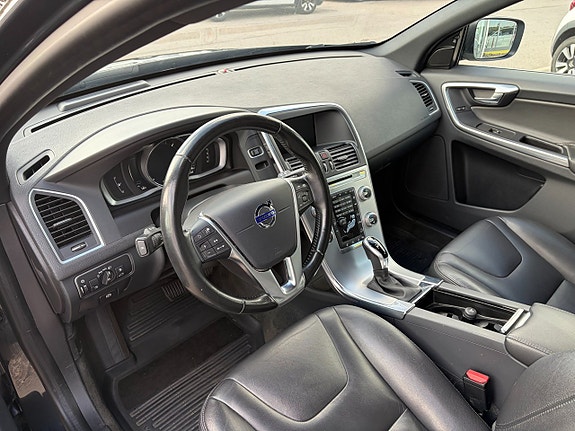 Volvo XC60 8 of 20