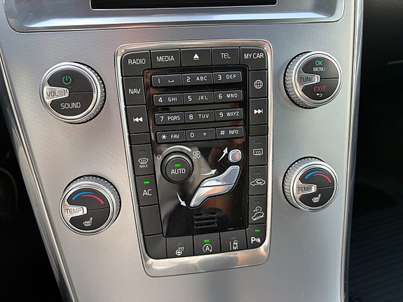 Volvo XC60 11 of 20