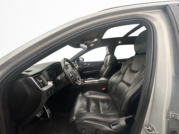 Volvo XC60 8 of 30