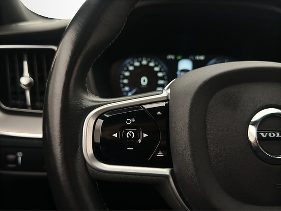 Volvo XC60 14 of 30