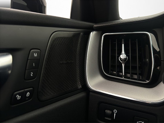 Volvo XC60 12 of 30