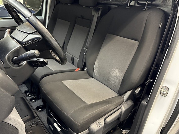Peugeot e-Expert 16 of 20
