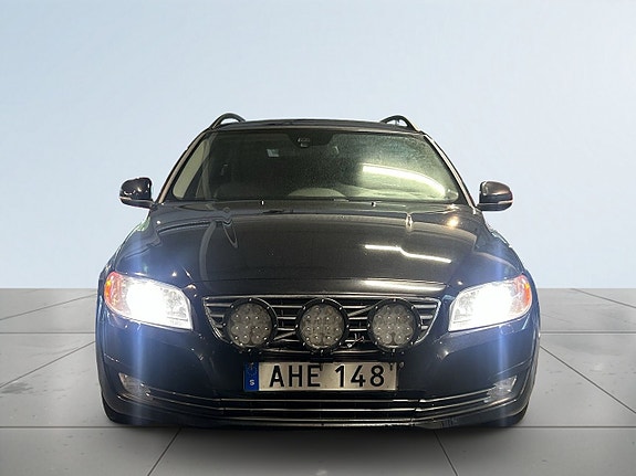 Volvo V70 2 of 19