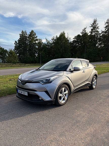 Toyota C-HR 4 of 8